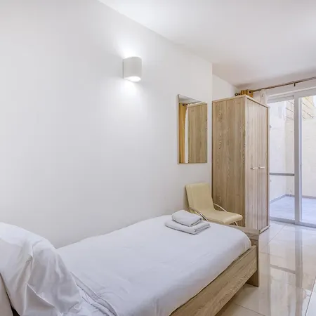 Cosy 2br Maisonette With Balcony & Ac In Pietà
