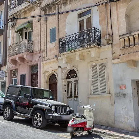Cosy 2br Maisonette With Balcony & Ac In Apartament Pietà